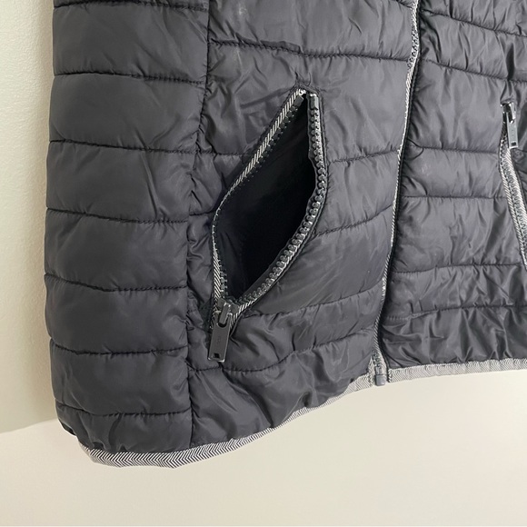 Espirit | Down Vest in Charcoal - Picture 4 of 10